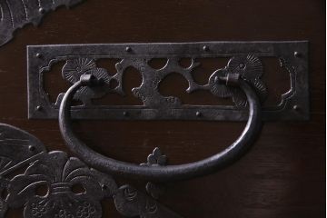 アンティーク家具　和製アンティーク　前面桐材　佐渡箪笥　脚付きリメイク　風格漂う箪笥サイドボード(R-037493、桐箪笥、桐たんす)