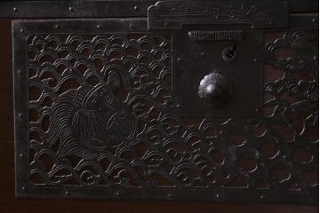 アンティーク家具　和製アンティーク　前面桐材　佐渡箪笥　脚付きリメイク　風格漂う箪笥サイドボード(R-037493、桐箪笥、桐たんす)