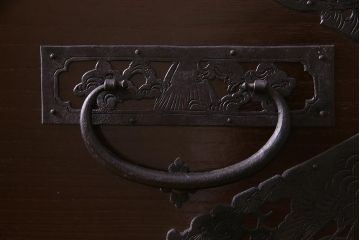 アンティーク家具　和製アンティーク　前面桐材　佐渡箪笥　脚付きリメイク　風格漂う箪笥サイドボード(R-037493、桐箪笥、桐たんす)