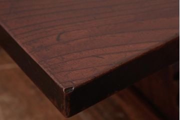 アンティーク家具　和製アンティーク　大正昭和初期　総ケヤキ材　美しい杢目と脚の意匠が印象的な文机(ローテーブル)(R-037502)