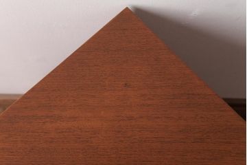 ヴィンテージ家具　北欧ビンテージ　G-PLAN(ジープラン)　Fresco(フレスコ)シリーズ　チーク材があたたかな印象のコーナーキャビネット(R-037503)