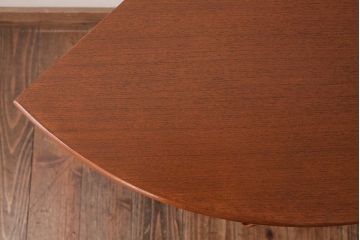 ヴィンテージ家具　北欧ビンテージ　G-PLAN(ジープラン)　Fresco(フレスコ)シリーズ　チーク材があたたかな印象のコーナーキャビネット(R-037503)