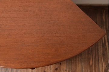 ヴィンテージ家具　北欧ビンテージ　G-PLAN(ジープラン)　Fresco(フレスコ)シリーズ　チーク材があたたかな印象のコーナーキャビネット(R-037503)