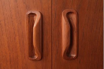 ヴィンテージ家具　北欧ビンテージ　G-PLAN(ジープラン)　Fresco(フレスコ)シリーズ　チーク材があたたかな印象のコーナーキャビネット(R-037503)