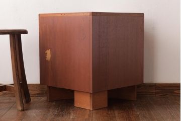 ヴィンテージ家具　北欧ビンテージ　G-PLAN(ジープラン)　Fresco(フレスコ)シリーズ　チーク材があたたかな印象のコーナーキャビネット(R-037503)