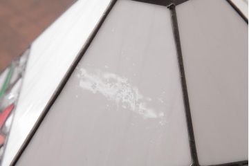 アンティーク風雑貨　おしゃれなステンドグラスの卓上ライト(テーブルランプ、スタンドライト)(R-037511)