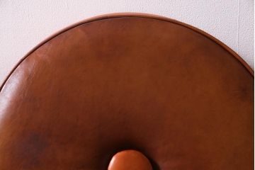 ヴィンテージ家具　フランスビンテージ　激レア!　本革　ユニークなデザインの2人掛けソファ(二人掛け、ラブソファ)(R-037512)