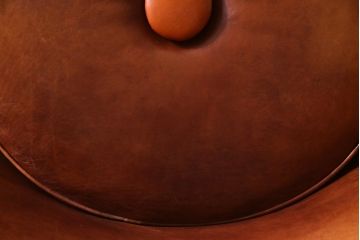 ヴィンテージ家具　フランスビンテージ　激レア!　本革　ユニークなデザインの2人掛けソファ(二人掛け、ラブソファ)(R-037512)