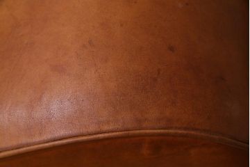 ヴィンテージ家具　フランスビンテージ　激レア!　本革　ユニークなデザインの2人掛けソファ(二人掛け、ラブソファ)(R-037512)