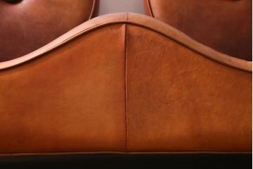 ヴィンテージ家具　フランスビンテージ　激レア!　本革　ユニークなデザインの2人掛けソファ(二人掛け、ラブソファ)(R-037512)
