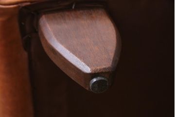 ヴィンテージ家具　フランスビンテージ　激レア!　本革　ユニークなデザインの2人掛けソファ(二人掛け、ラブソファ)(R-037512)