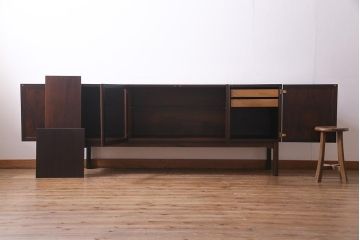 ヴィンテージ家具　ジャパンビンテージ　山品木工　ローズウッド材　サイドボード(キャビネット、収納棚)(R-037522)
