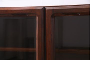 ヴィンテージ家具　ジャパンビンテージ　山品木工　ローズウッド材　サイドボード(キャビネット、収納棚)(R-037522)