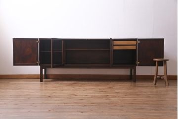 ヴィンテージ家具　ジャパンビンテージ　山品木工　ローズウッド材　サイドボード(キャビネット、収納棚)(R-037522)