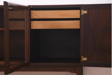 ヴィンテージ家具　ジャパンビンテージ　山品木工　ローズウッド材　サイドボード(キャビネット、収納棚)(R-037522)