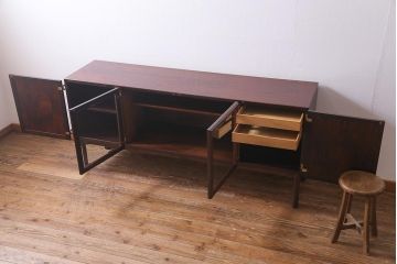 ヴィンテージ家具　ジャパンビンテージ　山品木工　ローズウッド材　サイドボード(キャビネット、収納棚)(R-037522)