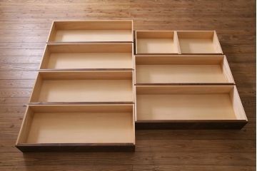 中古　伝統工芸　大坂屋製　軽井沢彫り　桜の彫りが優美なチェスト(衣装箪笥、洋服タンス)(R-037526)