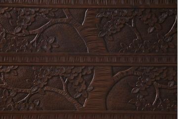 中古　伝統工芸　大坂屋製　軽井沢彫り　桜の彫りが優美なチェスト(衣装箪笥、洋服タンス)(R-037526)