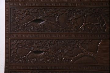 中古　伝統工芸　大坂屋製　軽井沢彫り　桜の彫りが優美なチェスト(衣装箪笥、洋服タンス)(R-037526)