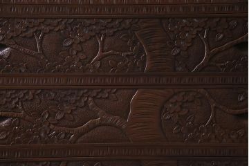 中古　伝統工芸　大坂屋製　軽井沢彫り　桜の彫りが優美なチェスト(衣装箪笥、洋服タンス)(R-037526)