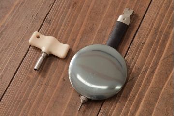 ビンテージ雑貨　ゼンマイ式　New Globe　30DAY　レトロシックなペイント振り子時計(掛け時計、柱時計)(R-037528)