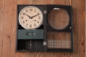 レトロ雑貨　SEIKO(セイコー)　ゼンマイ式　カレンダー付き　レトロなペイントがおしゃれな掛け時計(柱時計、振り子時計)(R-037532)