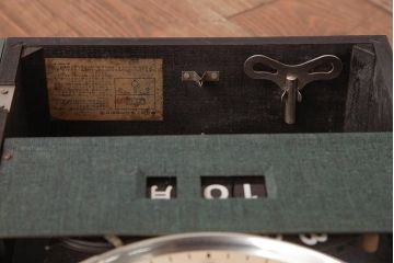 レトロ雑貨　SEIKO(セイコー)　ゼンマイ式　カレンダー付き　レトロなペイントがおしゃれな掛け時計(柱時計、振り子時計)(R-037532)