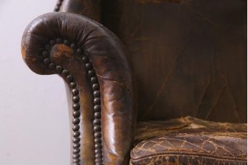 ジャンク品　アンティーク家具　本革　1人掛けウイングバックソファ(ウィングバック、ハイバックソファ、一人掛け、ディスプレイ)(R-037535)