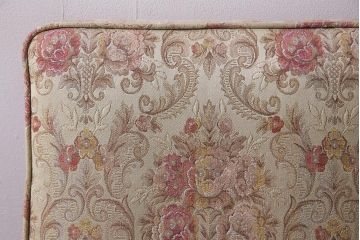 ヴィンテージ家具　イギリスビンテージ　ERCOL(アーコール)　Old Colonial(オールドコロニアル)　ニレ材　シックな佇まいのイージーチェア(アームソファ、1人掛けソファ)(R-037536)