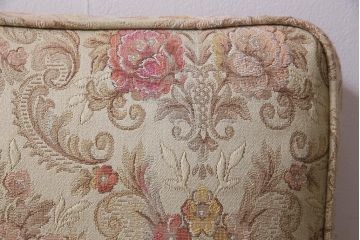 ヴィンテージ家具　イギリスビンテージ　ERCOL(アーコール)　Old Colonial(オールドコロニアル)　ニレ材　シックな佇まいのイージーチェア(アームソファ、1人掛けソファ)(R-037537)