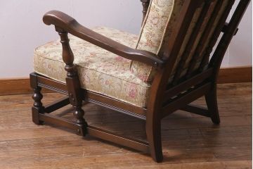 ヴィンテージ家具　イギリスビンテージ　ERCOL(アーコール)　Old Colonial(オールドコロニアル)　ニレ材　シックな佇まいのイージーチェア(アームソファ、1人掛けソファ)(R-037537)
