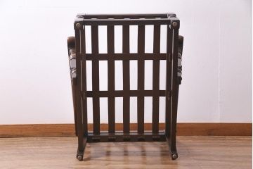 ヴィンテージ家具　イギリスビンテージ　ERCOL(アーコール)　Old Colonial(オールドコロニアル)　ニレ材　シックな佇まいのイージーチェア(アームソファ、1人掛けソファ)(R-037537)