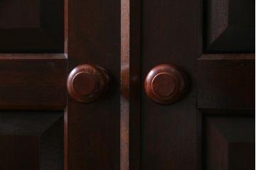 中古　松本民芸家具　ワードローブをリメイク!シックな雰囲気が魅力の収納棚(キャビネット、下駄箱)(R-037540)