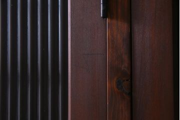 ラフジュ工房オリジナル　ヒノキ無垢材・ヒバ材　モールガラスがレトロな雰囲気を放つ2人用ロッカー(収納棚、戸棚)(R-037542)