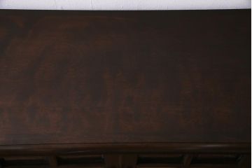 中古　北海道民芸家具　脚付き　落ち着きある色合いのサイドボード(収納棚、戸棚、キャビネット)(R-037550)
