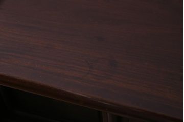 中古　伝統工芸品　大阪唐木指物　在銘　紫檀(シタン)材　漆塗り　縁起物の彫りが目を引く飾り棚(違い棚、茶棚)(R-037558)