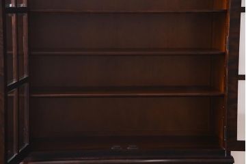 中古　北海道民芸家具　OM168特注品　カバ材　シックな色味の収納棚(食器棚、飾り棚)(定価約90万円〜)(R-037559)