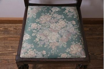 アンティーク家具　イギリスアンティーク　オーク材　バルボスレッグが目を引くクラシカルなダイニングチェア(椅子)(R-037567)