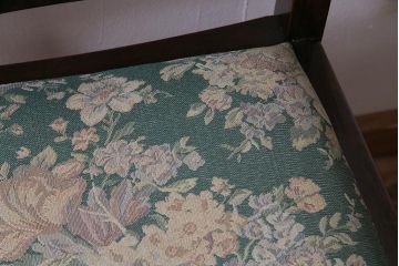 アンティーク家具　イギリスアンティーク　オーク材　バルボスレッグが目を引くクラシカルなダイニングチェア(椅子)(R-037567)