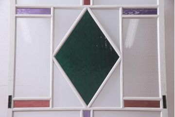 アンティーク建具　ペイント　色ガラス・すりガラス・当店オリジナルガラス　レトロな雰囲気漂うガラス戸1枚(引き戸)(R-037570)