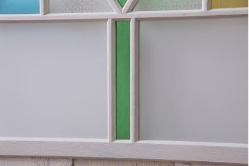 アンティーク建具　ペイント　色ガラス・すりガラス・当店オリジナルガラス　爽やかな色合いがよく映えるガラス戸2枚セット(引き戸)(R-037571)