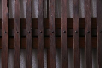 アンティーク建具　ダイヤガラス　裏障子枠付き　和モダンな雰囲気漂う格子戸2枚セット(ガラス帯戸、引き戸、建具)(R-037572)