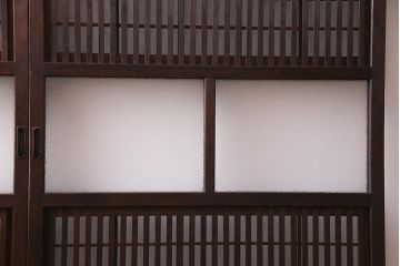 アンティーク建具　ダイヤガラス　裏障子枠付き　和モダンな雰囲気漂う格子戸2枚セット(ガラス帯戸、引き戸、建具)(R-037572)