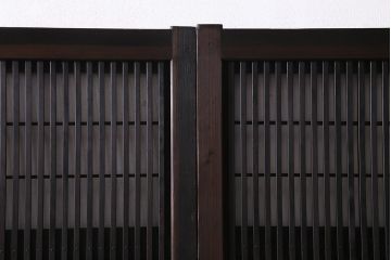 アンティーク建具　和製アンティーク　裏障子枠付き　深みのある色合いが魅力的な格子戸(建具、引き戸、帯戸)2枚セット(R-037573)