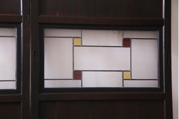 アンティーク建具　明治大正期　結霜ガラス・色ガラス入り　ステンドグラスがお洒落な板戸3枚セット(建具、ガラス帯戸、引き戸)(R-037574)