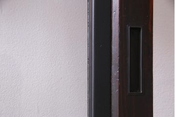 アンティーク建具　明治大正期　チェッカーガラス・モールガラス・色ガラス　ステンドグラスがお洒落な板戸1枚(建具、ガラス帯戸、引き戸)(R-037576)