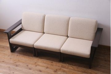 中古　北海道民芸家具　シックで上品な佇まいのトリプルソファ(3人掛けソファ、アームソファ)(R-037578)