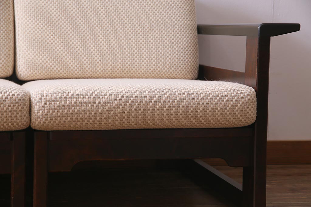 中古　北海道民芸家具　シックで上品な佇まいのトリプルソファ(3人掛けソファ、アームソファ)(R-037578)