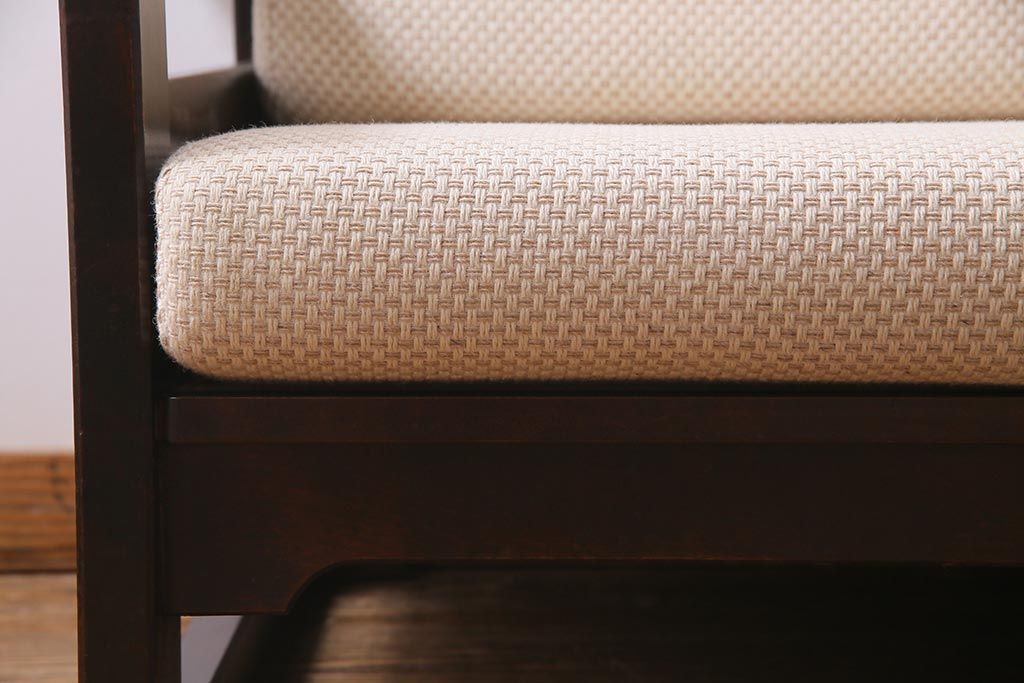 中古　北海道民芸家具　シックで上品な佇まいのトリプルソファ(3人掛けソファ、アームソファ)(R-037578)