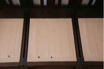 中古　北海道民芸家具　シックで上品な佇まいのトリプルソファ(3人掛けソファ、アームソファ)(R-037578)